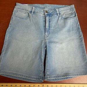 Woman’s Size 14 Mid Rise Classic Fit with Tummy Control Jean Shorts-NWT
